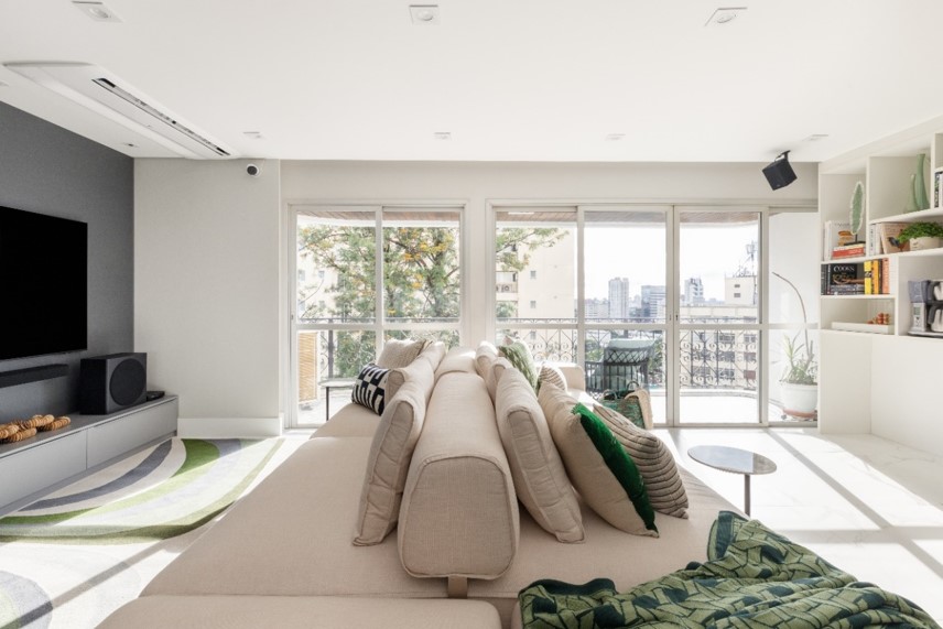  Sofá-ilha e sofá-retrátil: confira diferenças e indicações para compor o décor
